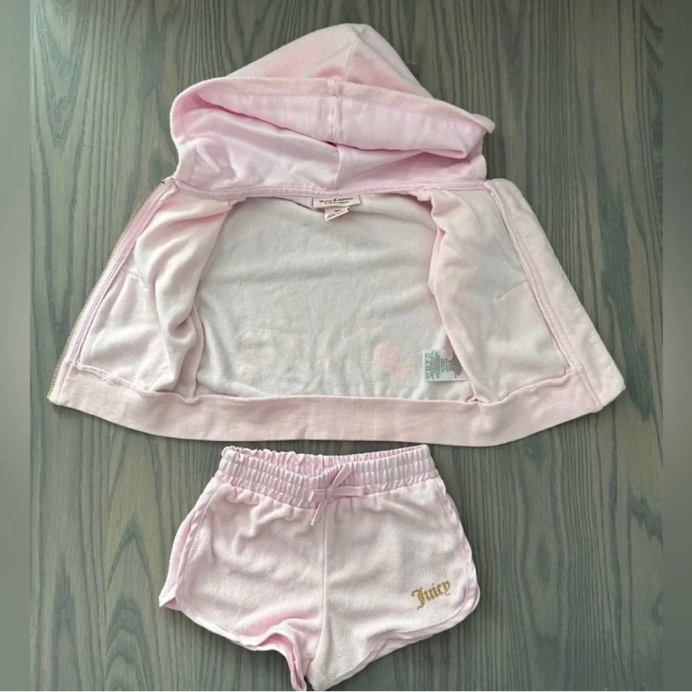 JUICY COUTURE BABY GIRL FLORAL AND FOIL LOGO ZIP-UP HOODIE AND SHORT SET